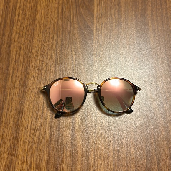 Light weight ray ban sunglasses